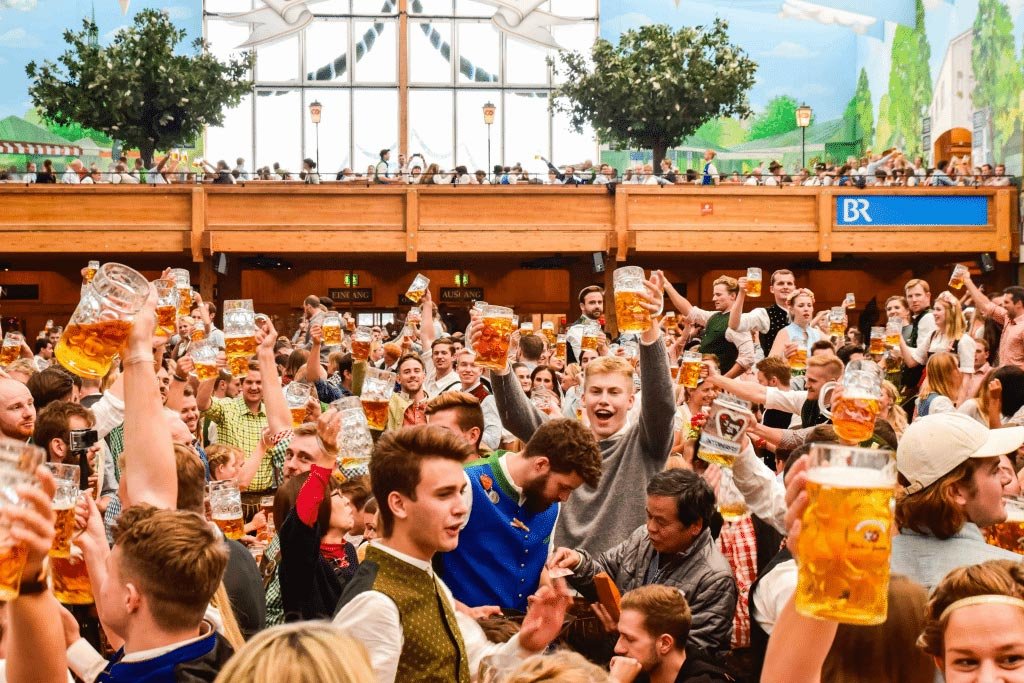 Oktoberfest Munich 2026: How to Book a Tent and What to Wear (Trachten Guide)